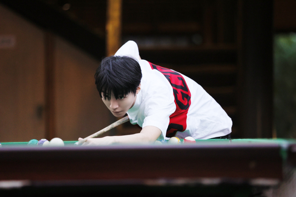 王俊凯拍毕业照，全班颜值都达到出道水平，最左边女生撞脸赵丽颖