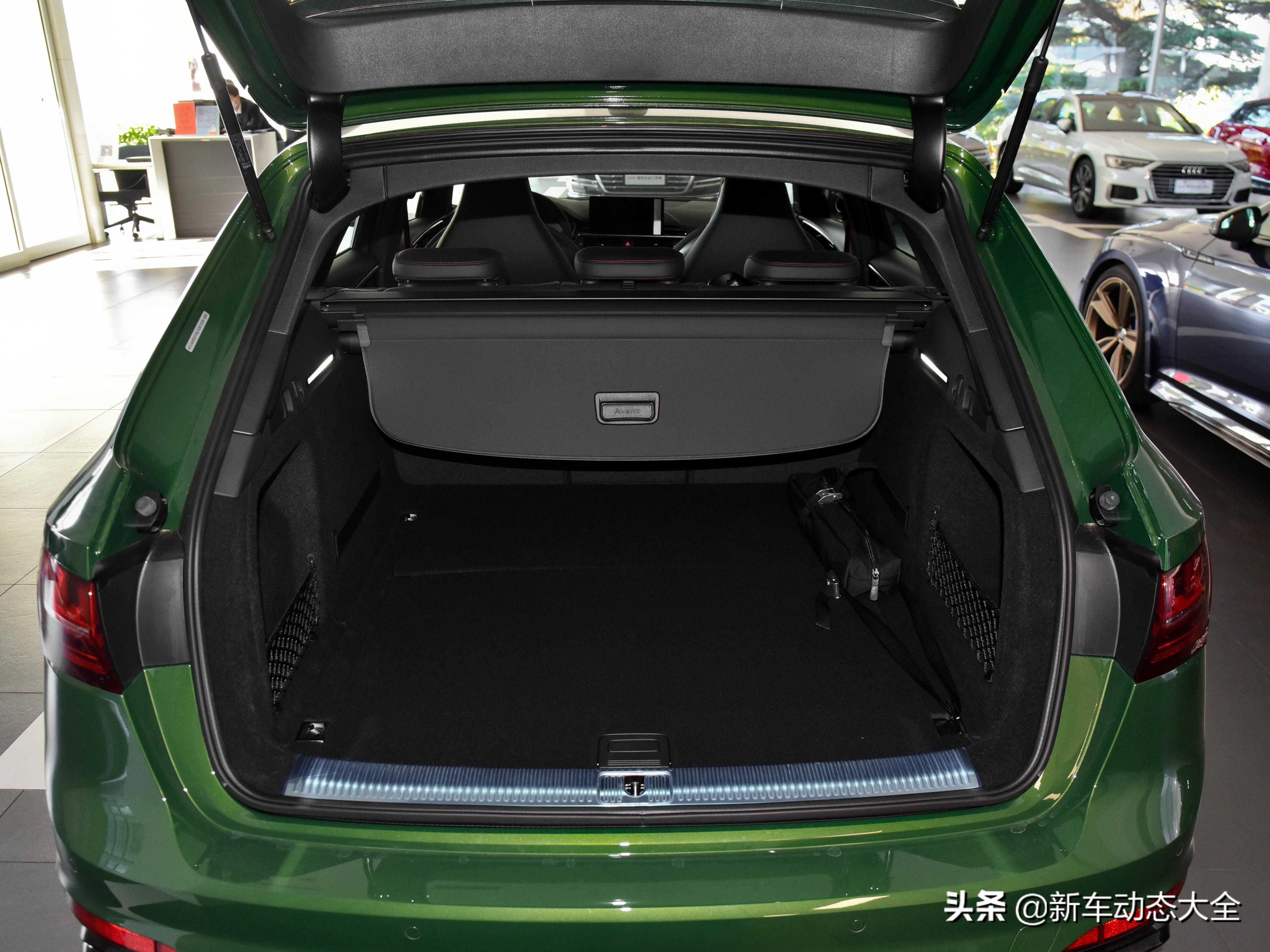 后面能装货，加速特别快，进口的豪华V6轿车，带你看奥迪RS 4