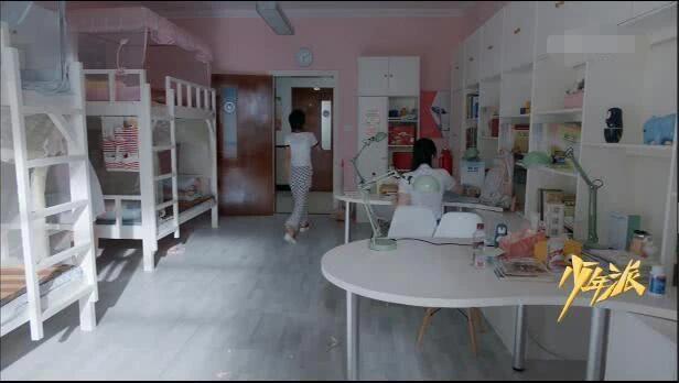 校园偶像剧的豪华宿舍，导演编剧都没上过大学吗？