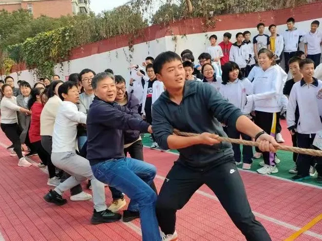 华一双师武汉小梅花学校 | 一根绳一股劲！这场拔河比赛燃爆全场