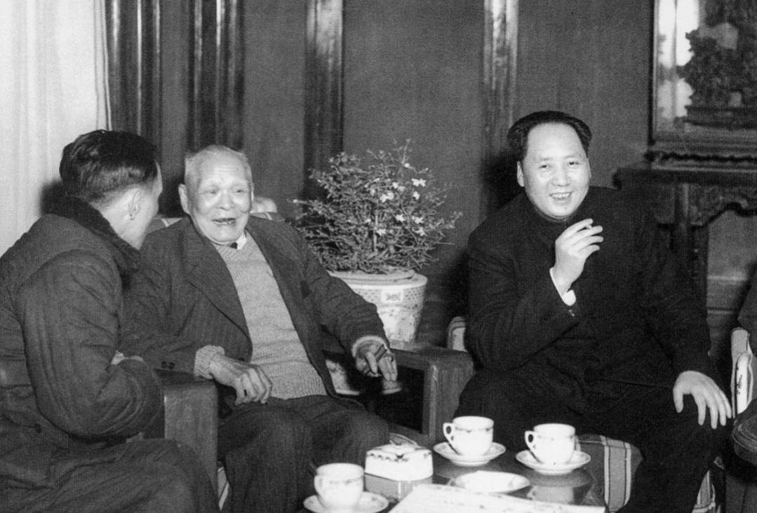 每到大事，毛主席必抽烟，晚年经贺龙元帅推荐，独爱“132”雪茄