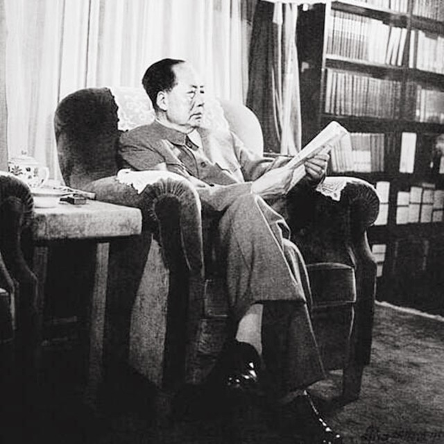 毛主席问王洪文和邓小平：我死后中国会是什么样子？二人如何回答
