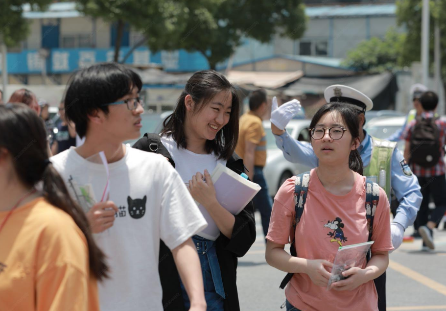 你知道高考为什么可以提前30分钟交卷吗？班主任说出其中缘由