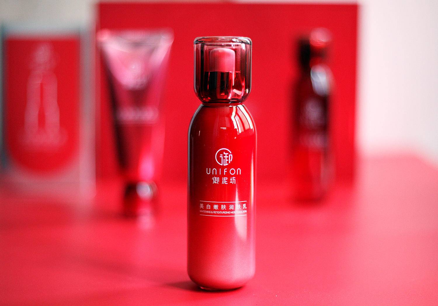 护肤美颜一盒全搞定，御泥坊小红瓶美白嫩肤四件套体验