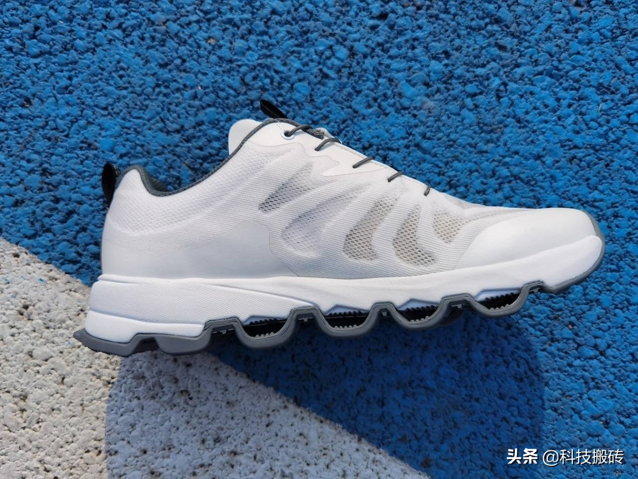“拱桥式”鞋底，轻弹减震，诺诗兰SKYECO 徒步鞋体验