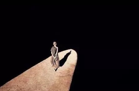 大学生毕业落泪拥抱后秒删室友：曲终人散才是人生常态！