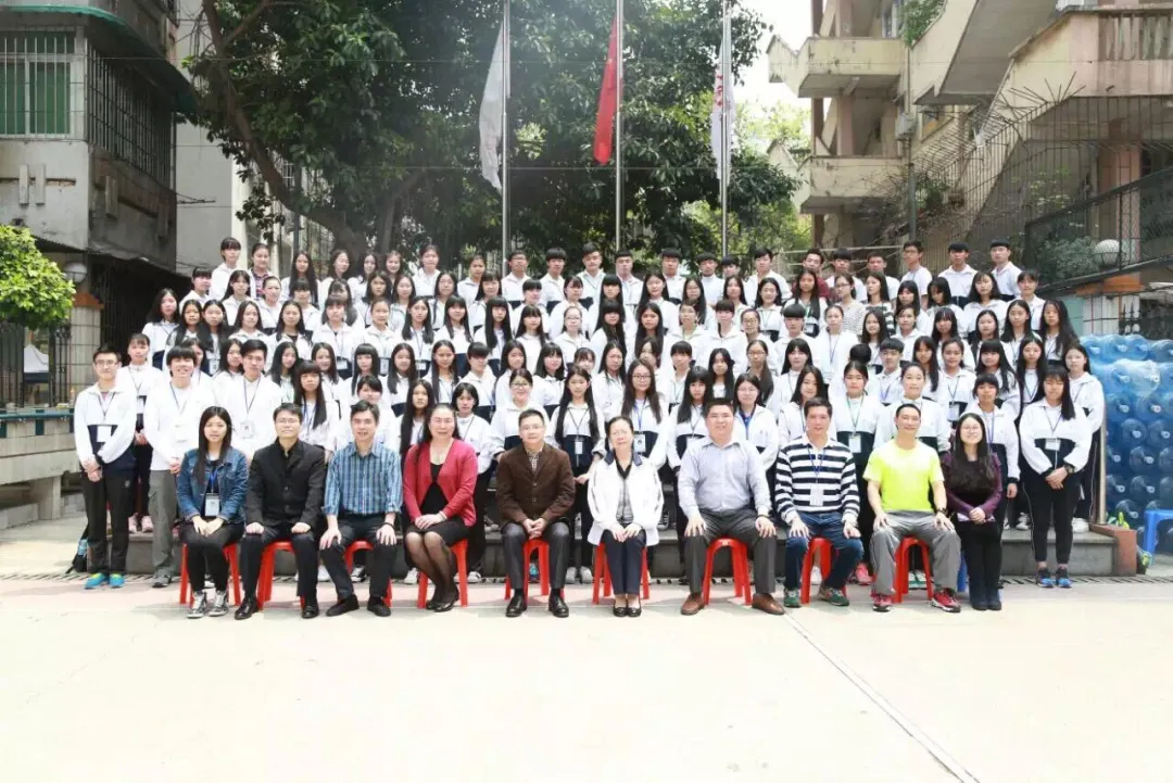 能文能武,这位把学生当弟弟妹妹的老师不简单