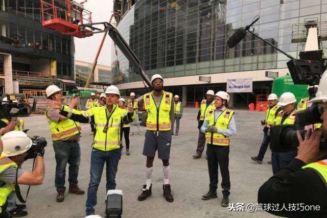 为什么nba球员爱穿kd(22图看NBA穿衣风格：KD穿黄马甲 安全帽，威少的时尚感领先10年)