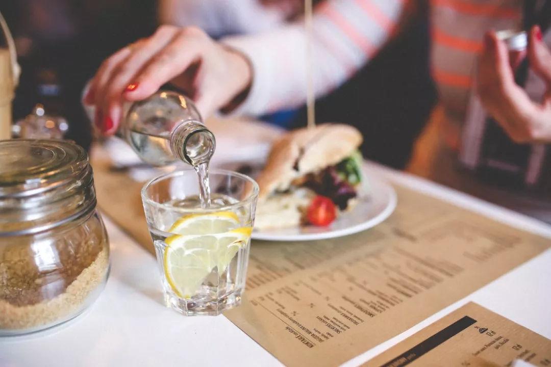 喝酒脸红宿醉头痛怎么办？糖尿病能喝酒吗？真正解酒的方法有1个