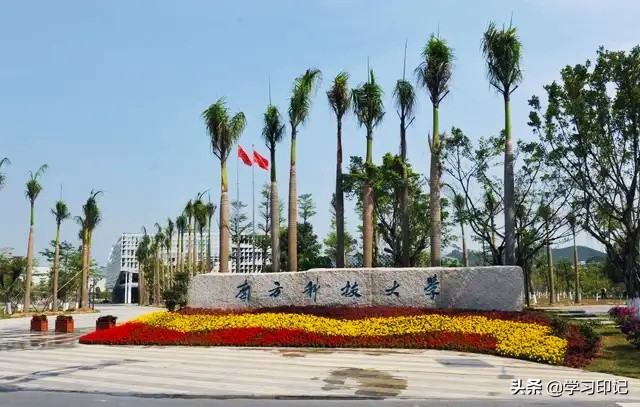 他被称为中国“小神童”，8岁上高中，10岁会电脑编程！