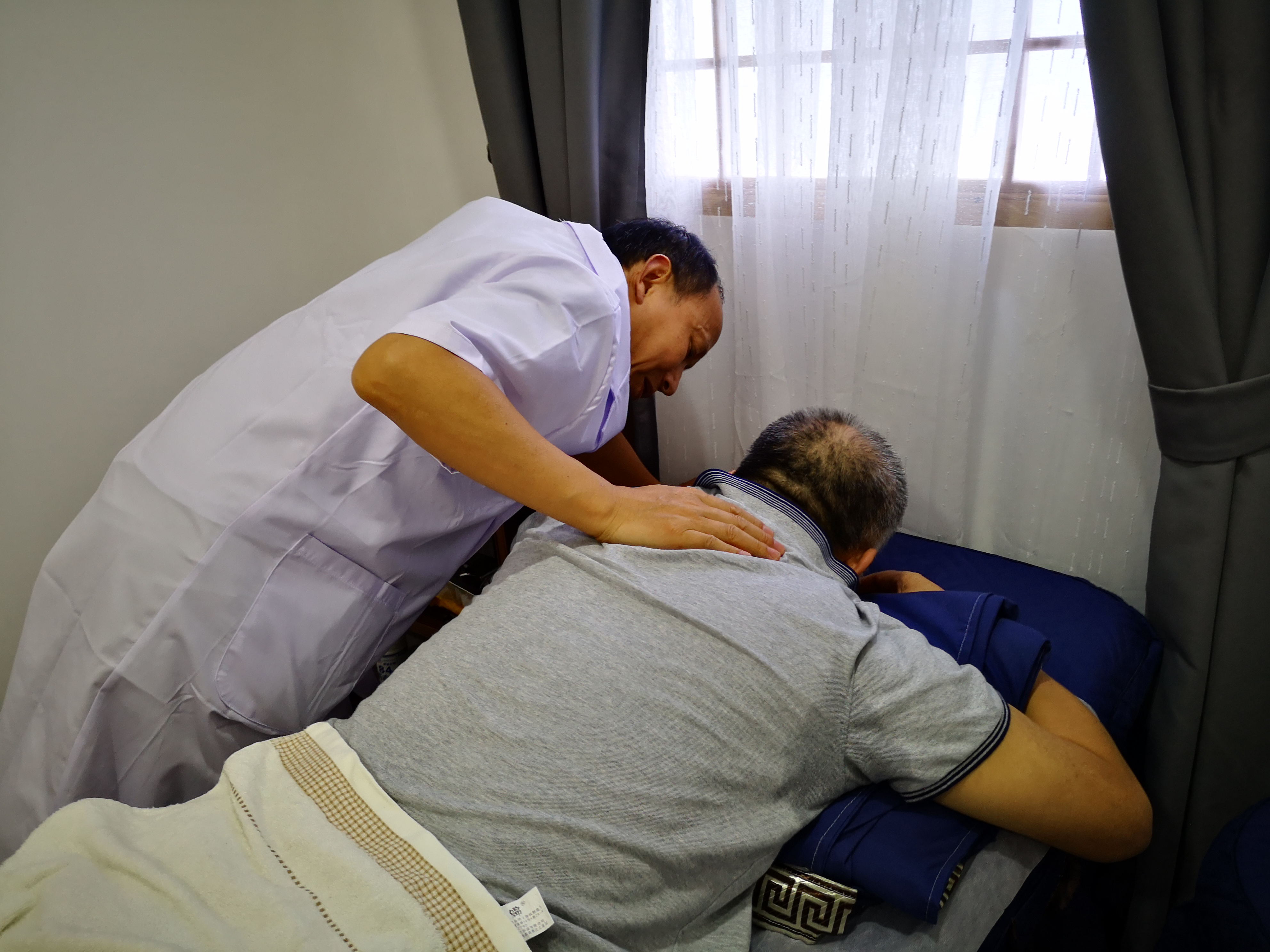 肩周炎频繁发作的人，再不注意这3件事，遭罪的不只是肩部