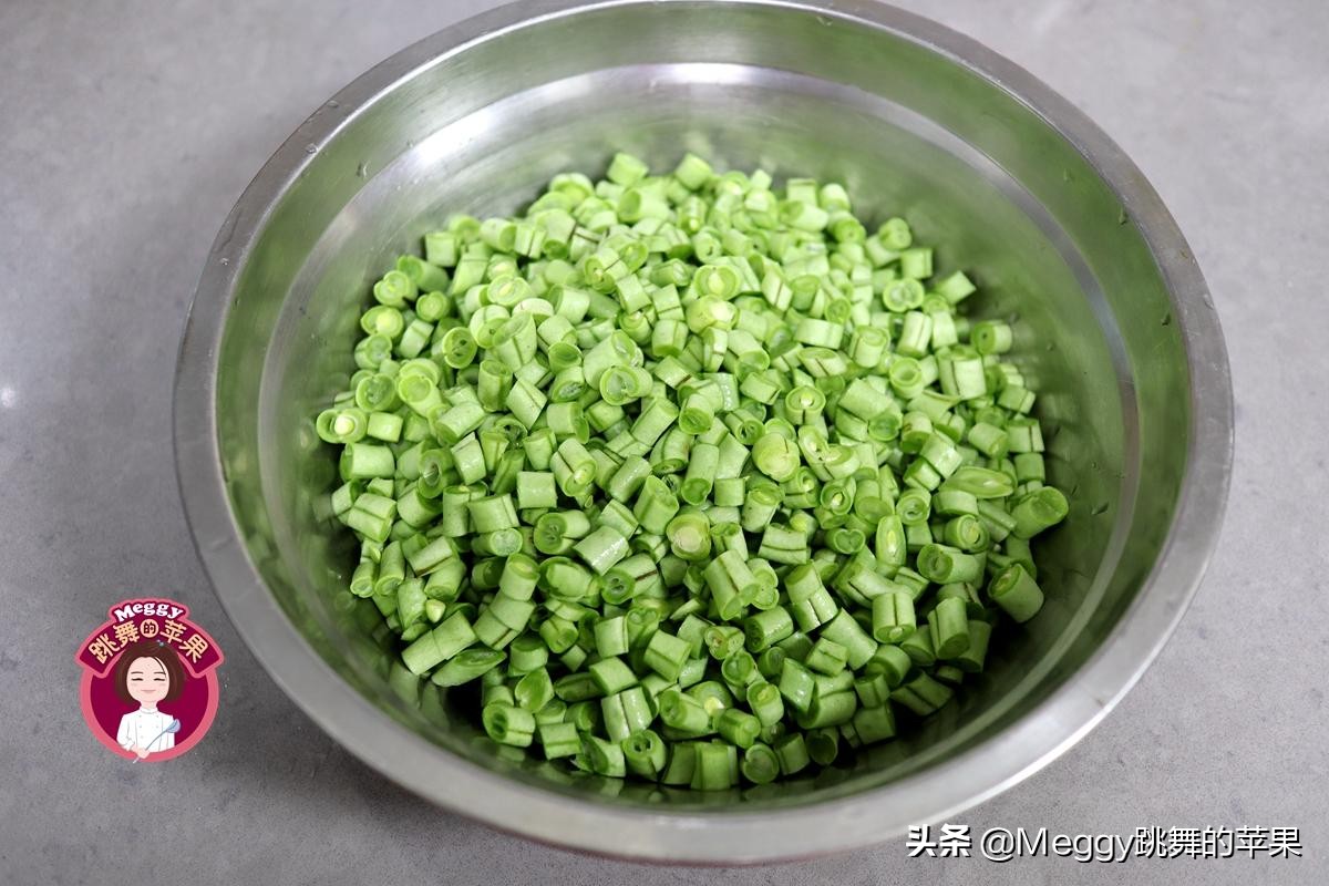 立秋晚餐2个盆端上桌，4人花费不到20元，营养美味又水灵