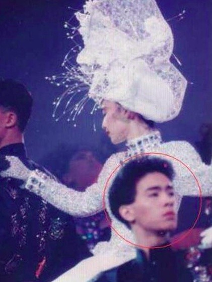 陈小春：因为少年时期的不快乐，所以选择爱笑的应采儿