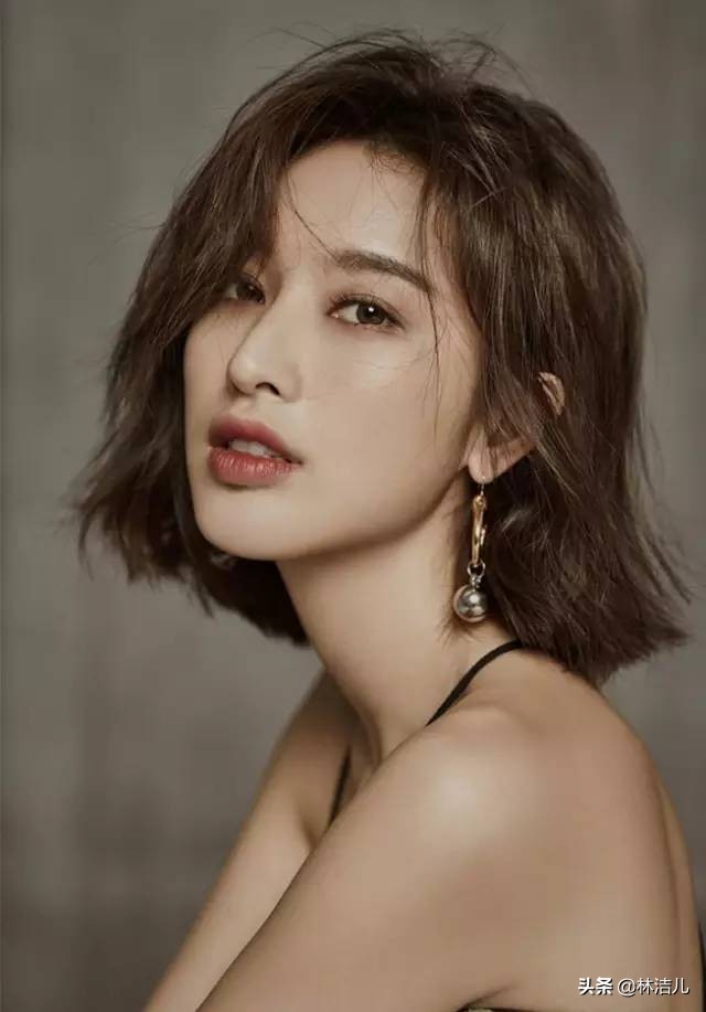 刘亦菲的狼尾短发太惊艳，倪妮的一刀切撩人，剪短发可不止看脸型
