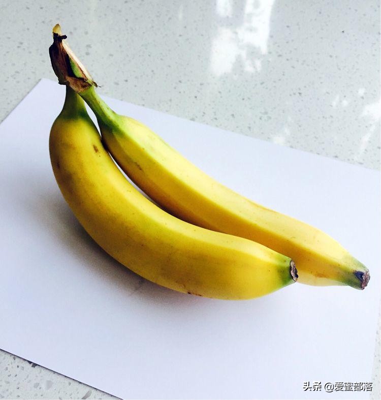 这类作品才能真正提高绘画能力，两只香蕉彩铅手绘教程