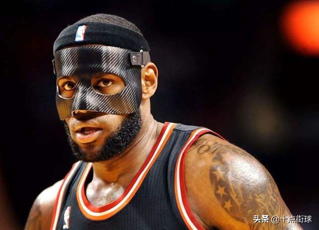 为什么nba禁用面具(当年NBA为什么要禁止詹姆斯佩戴黑色面具？顾及观众，理由很滑稽)