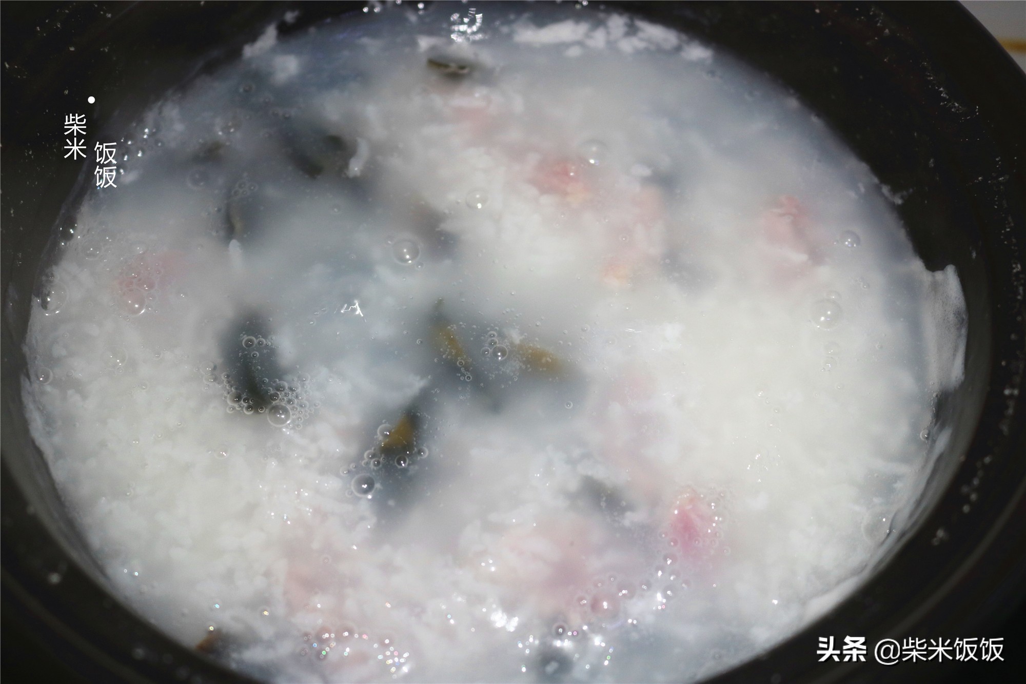 天冷了，早餐煮一锅皮蛋瘦肉粥，鲜香又暖胃，吃一碗浑身舒服