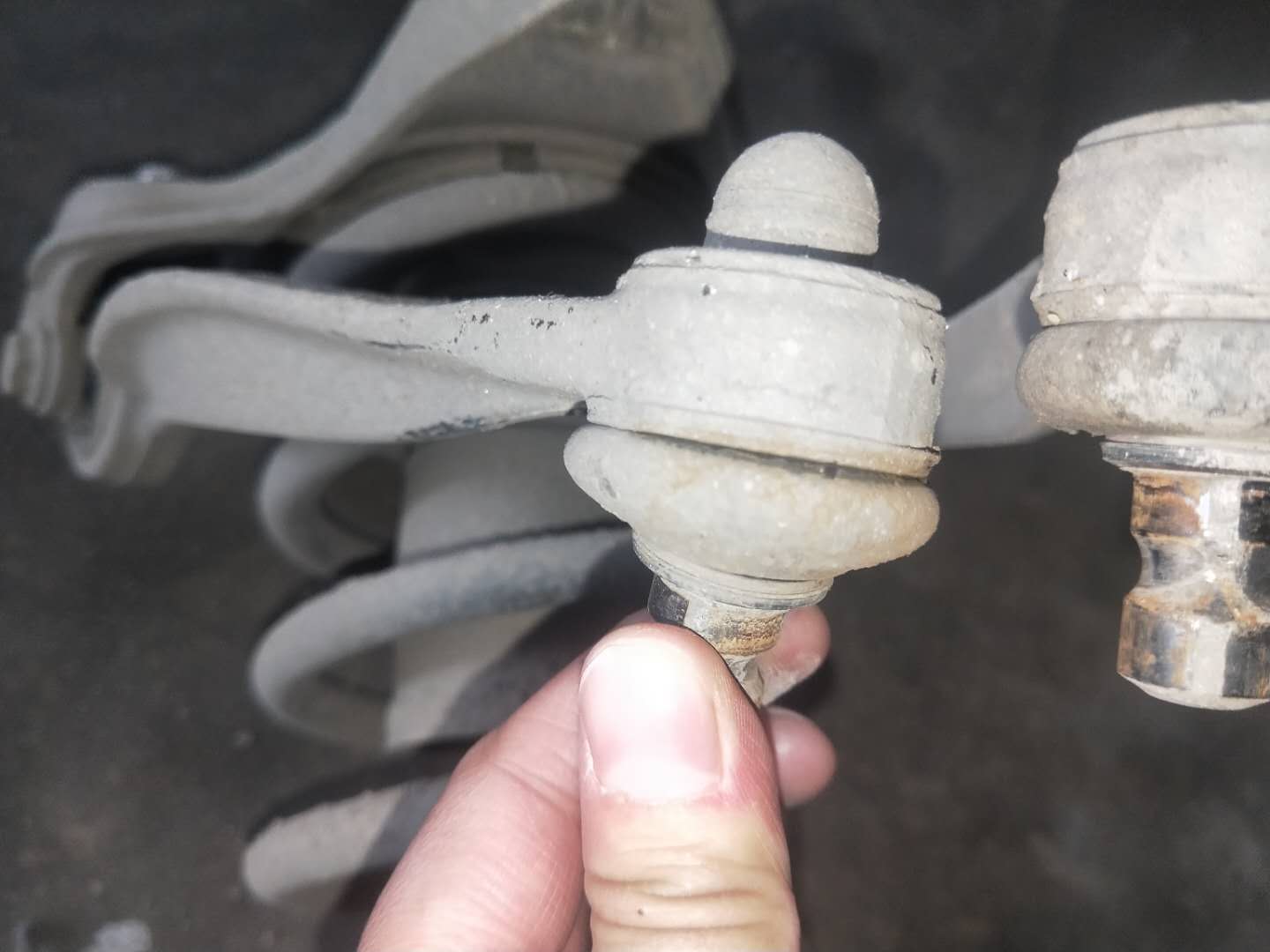 奥迪2.8V6发动机故障一大堆，最吓人的是差点把发动机甩出去