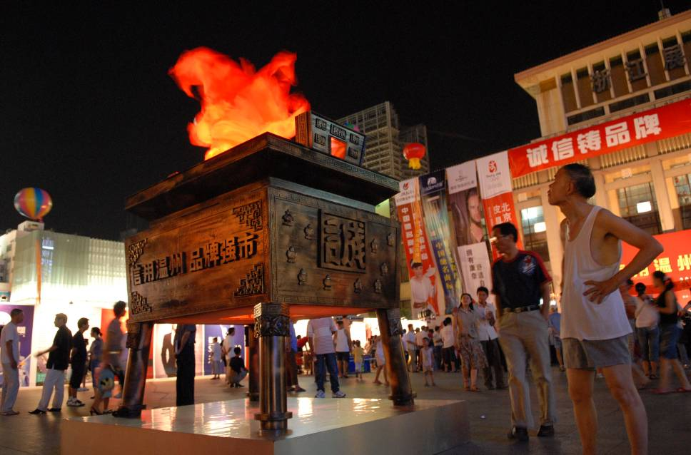 曾经的土味皮鞋奥康&红蜻蜓，进直播间后，就能变洋气？