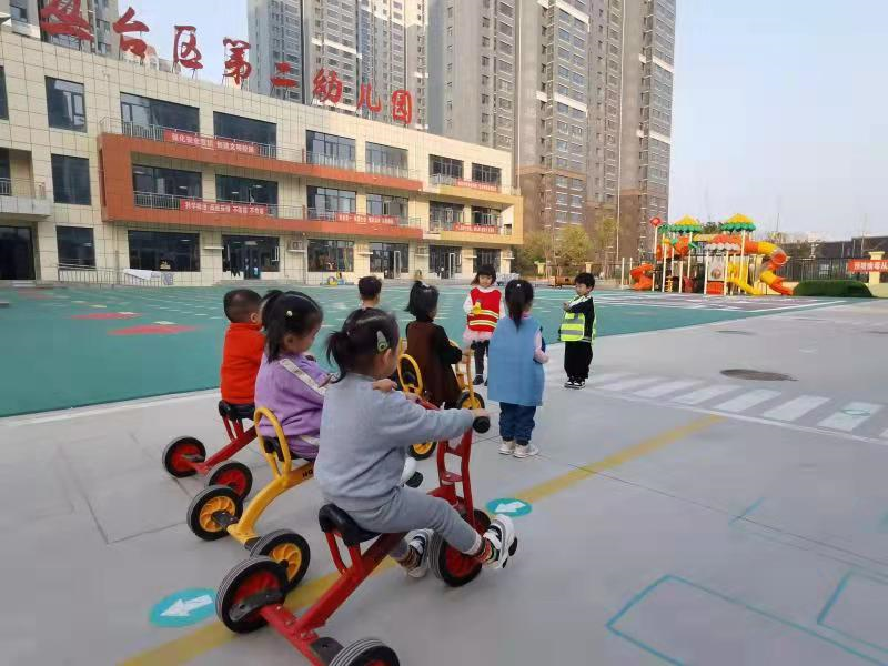 邯郸丛台区第二幼儿园：交通安全我知道