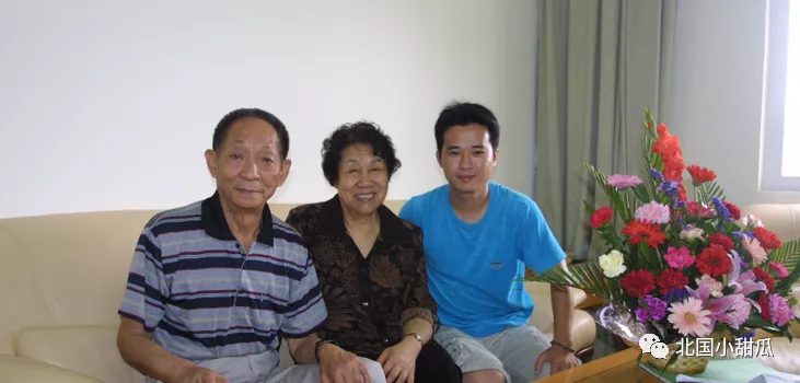 夫人坐轮椅泪别袁隆平:那个宠了她一辈子的人,永远地走了!