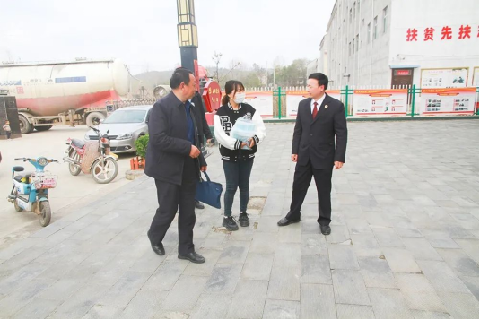 洛南县人民检察院党组书记朱家锋深入古城镇四联村督查乡村振兴建设工作