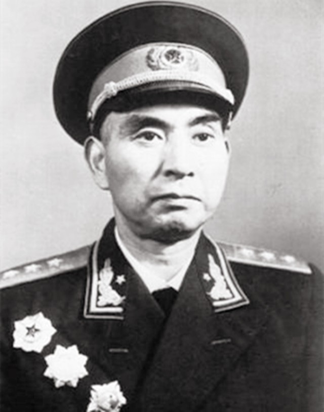 元帅办军校，门岗规矩：乌纱帽留在门外，骑马的下马，坐车的下车