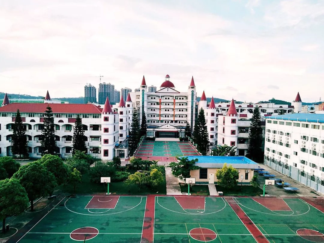 最贵25万/年，南宁10所顶级学校学费曝光，读完你能在南宁买3套房