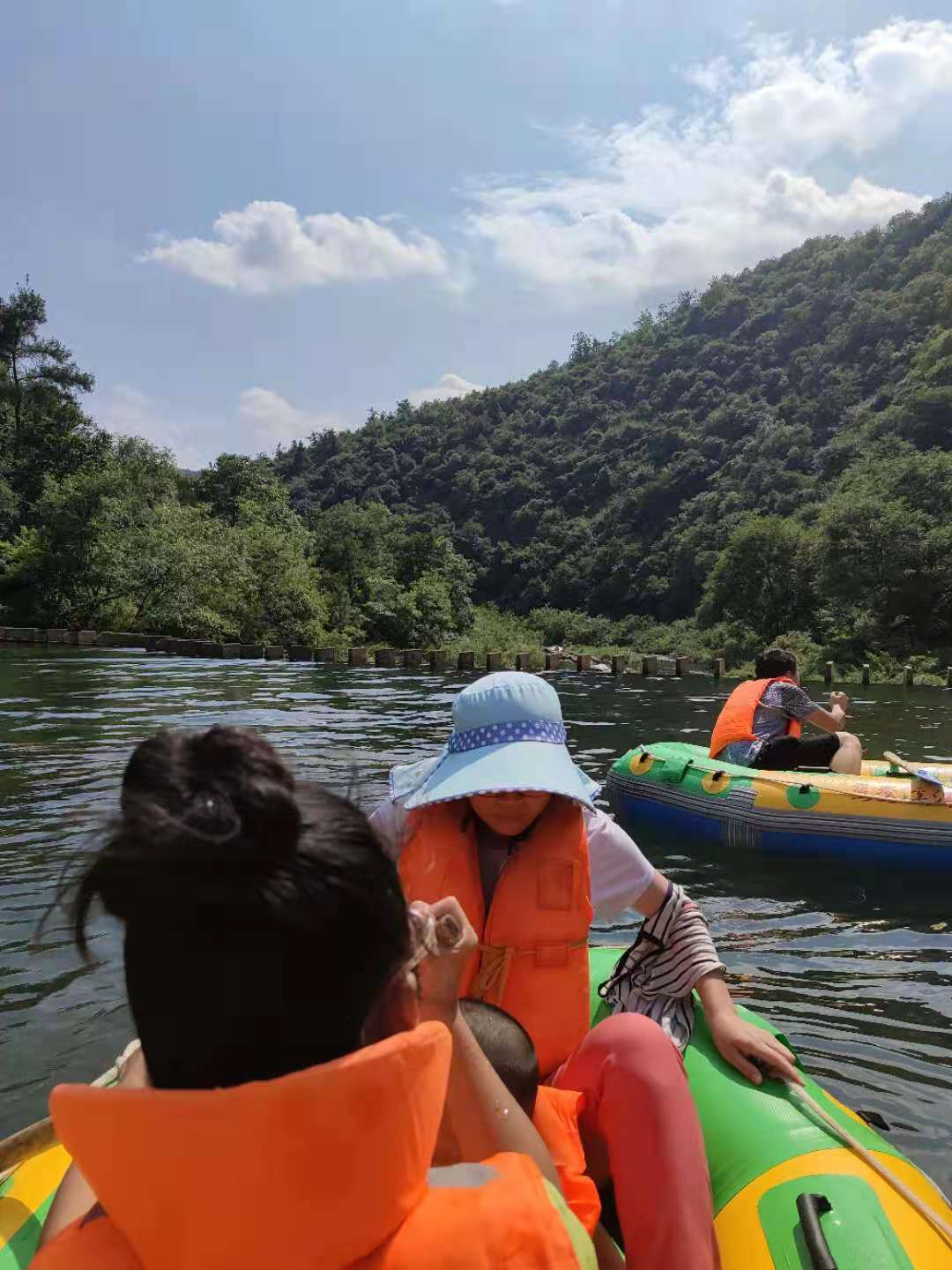 荆门市京山鸳鸯溪漂流,老少适宜的亲子漂流,盛夏避暑的绝佳去处