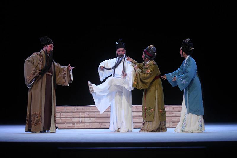 鸟儿啁啾，“啁啾”两个字怎么读，什么意思？