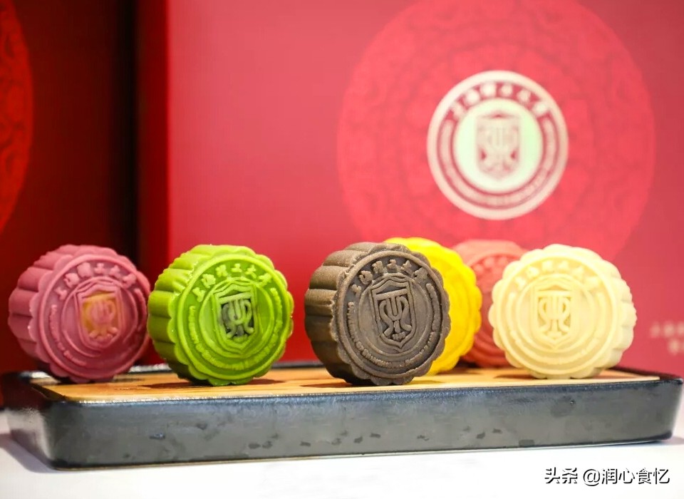 8大高校的专属定制月饼，你最喜欢哪种？网友：羡慕会读书的孩子