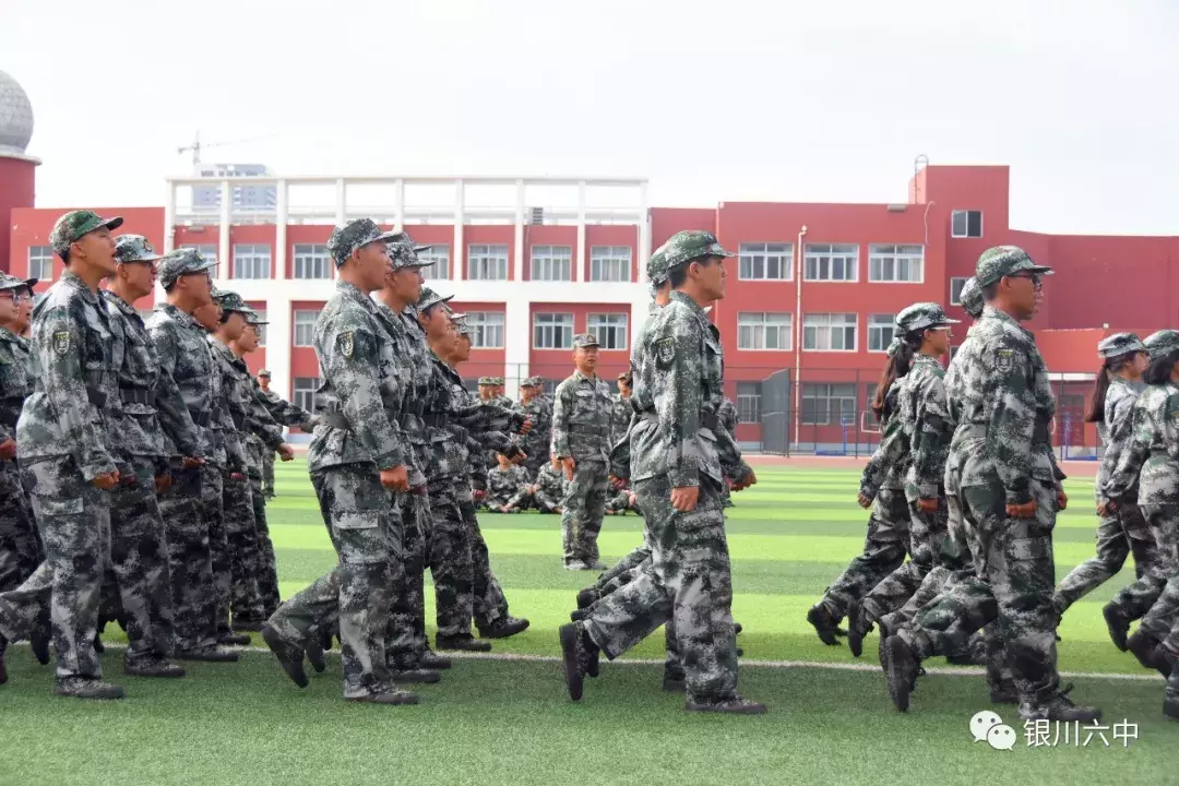 银川六中举行2019级高一新生军训汇报表演暨总结表彰大会