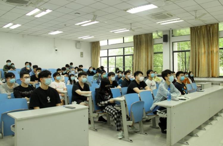 上海三所校名取得很逼真的野鸡大学，文凭一钱不值，高考生要警惕