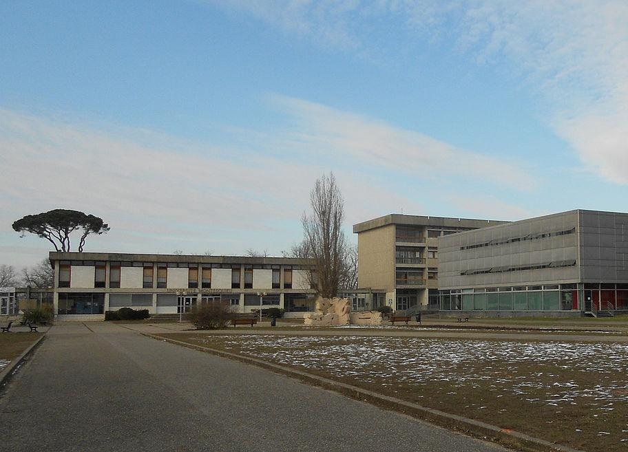 上海三所校名取得很逼真的野鸡大学，文凭一钱不值，高考生要警惕