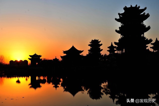 苏轼醉了，提笔写诗一首，风趣幽默，写尽千古风流