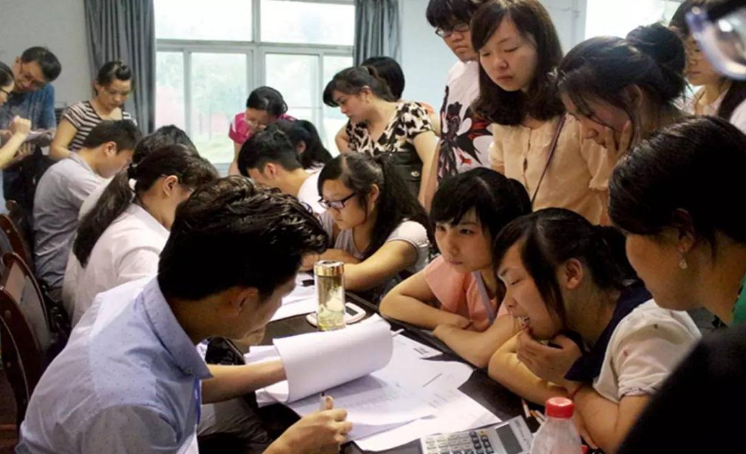 今年高考人数突破1078万，学生想上“本科”，需要考多少分？