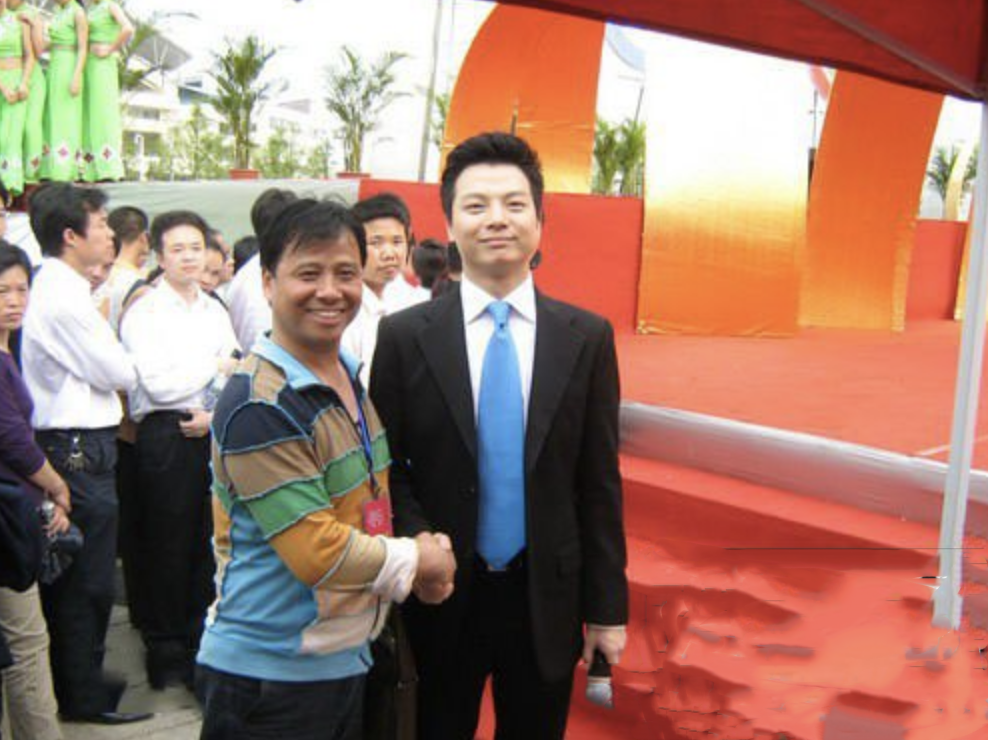 武汉女婿任鲁豫：含泪主持元宵晚会，经历过厚重的人生