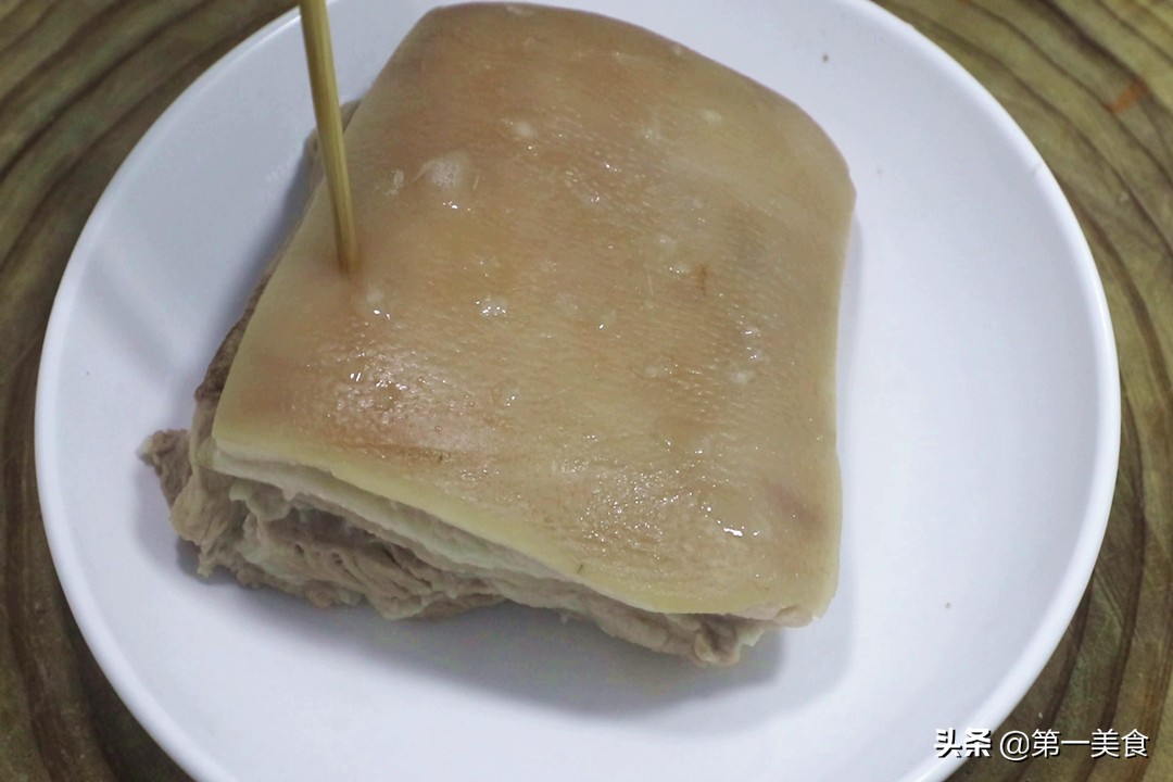 扣肉怎么做好吃（手把手教你做美味简单的梅菜扣肉）