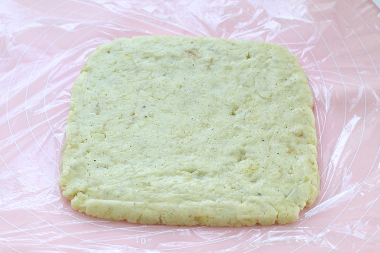 在家做麦叔叔同款薯饼，两个土豆就能做一大盘，外酥里糯香喷喷的