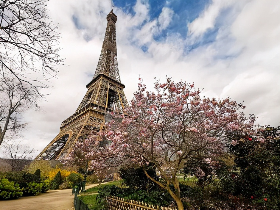 巴黎铁塔的英文唯美句子_晶羽科技