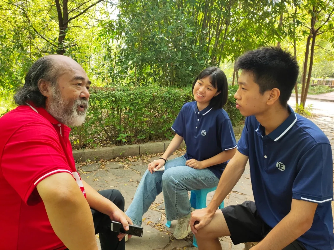 湖南男孩罗湘毅，611分报考军校被录取，喜报传来，父母笑容灿烂