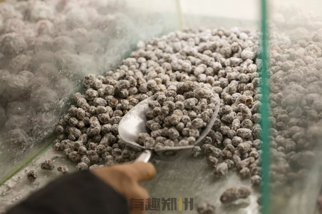 傻乐瓜子的介绍（一份郑州的年货店铺测评）