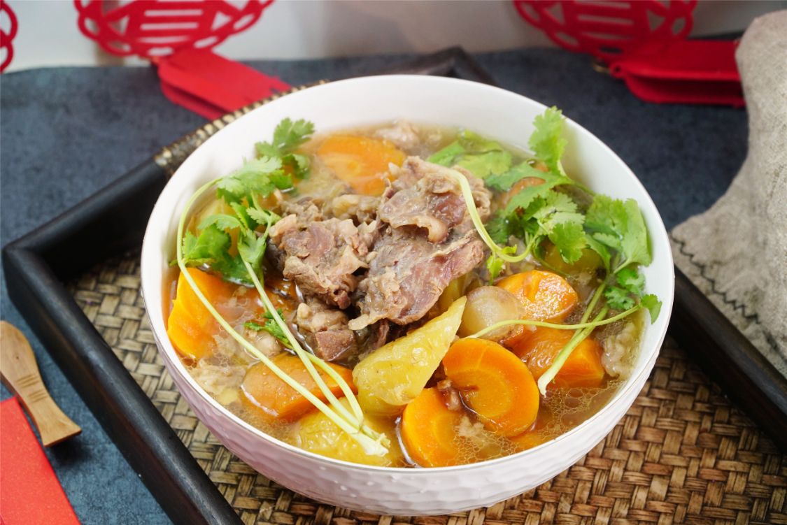 明日小雪，记得“炖3肉、熬3粥、煲3汤”，天冷了常吃，身体受益