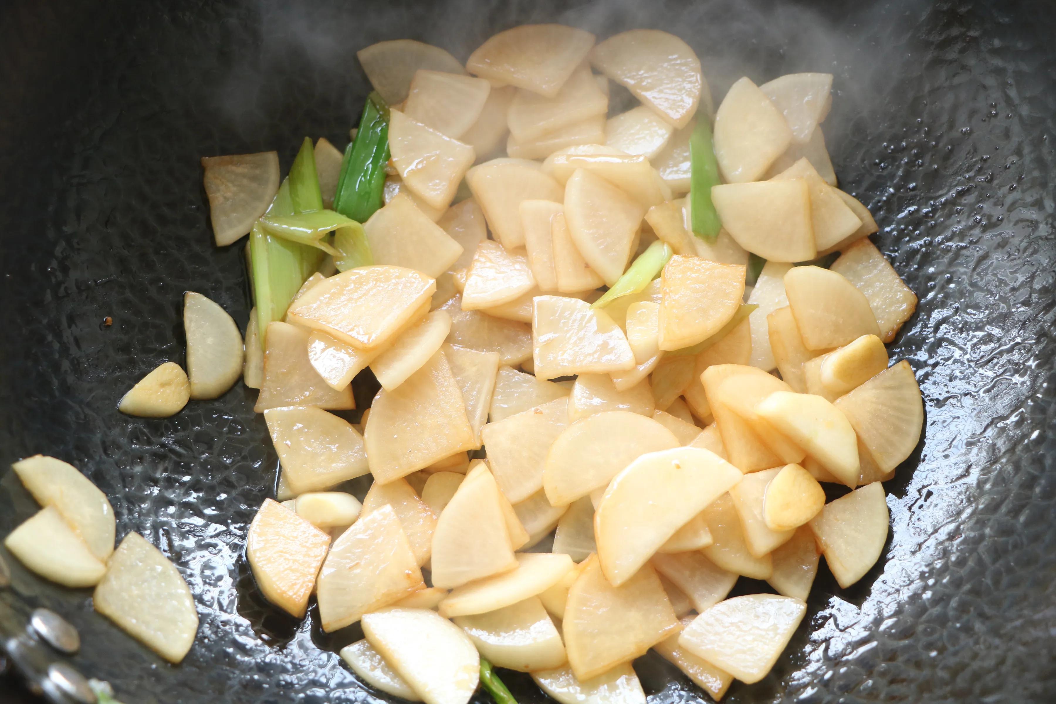 马上要立冬了,白萝卜要多吃,好处多多,教你好吃又简单的做法