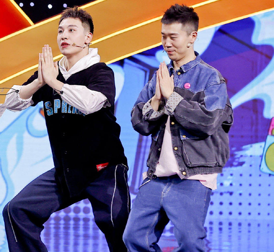 德云社演员评论区轰炸节目组，要车要酒要化妆品，队形一致有预谋