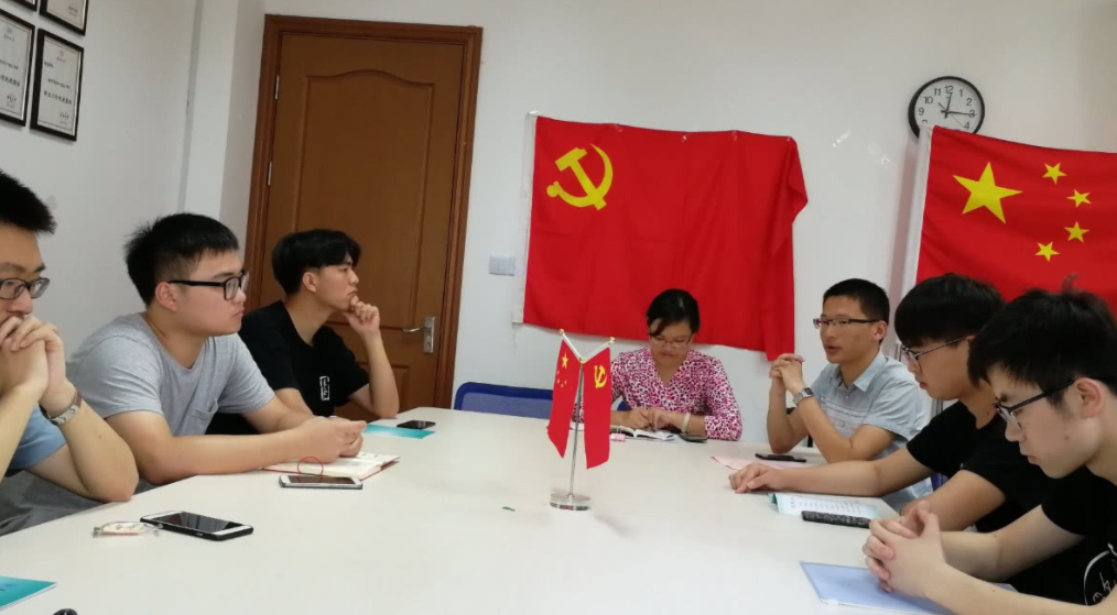 大学生入党好处多，可弊端却少有人知，想清楚再决定别等将来后悔