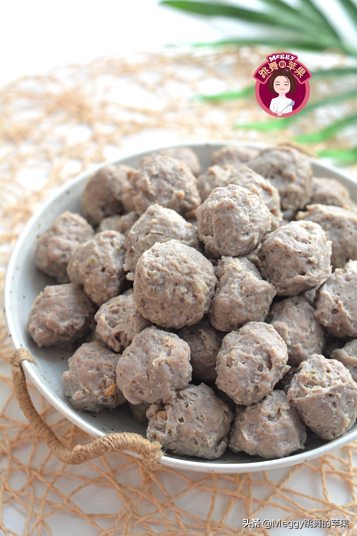 q弹脆嫩的牛肉丸在家就能做,五一假期来一盆,1口1个吃上瘾