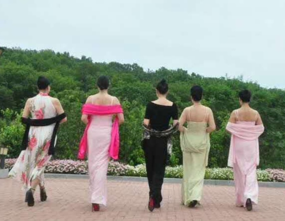辽东半岛滨城大连一道靓丽风景——大连俏佳人模特艺术团