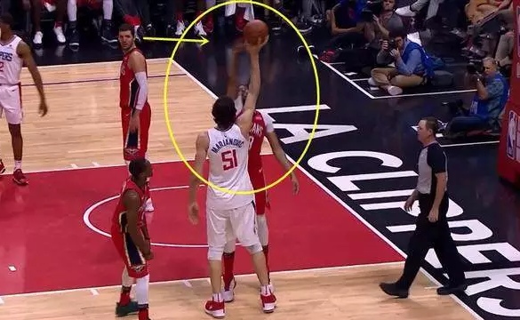 nba有哪些有趣和著名的梗(10大球星一人一个梗：浓眉遭博班戏耍，杜兰特的梗过了9年仍经典)