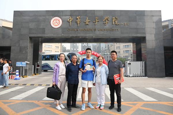 我国最神秘的高校开学，美女如云，男生却很罕见，网友：阴气太重